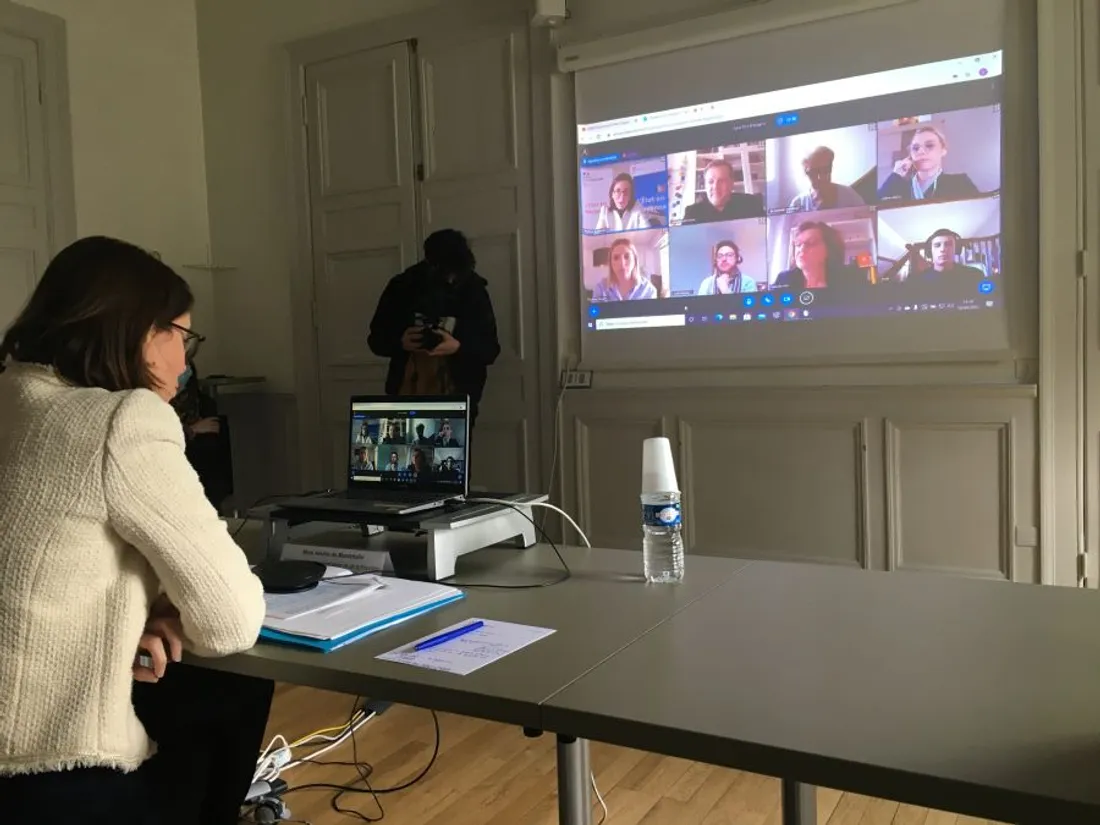 Amélie Montchalin Echange Mayennais 1_16 04 21_AVC